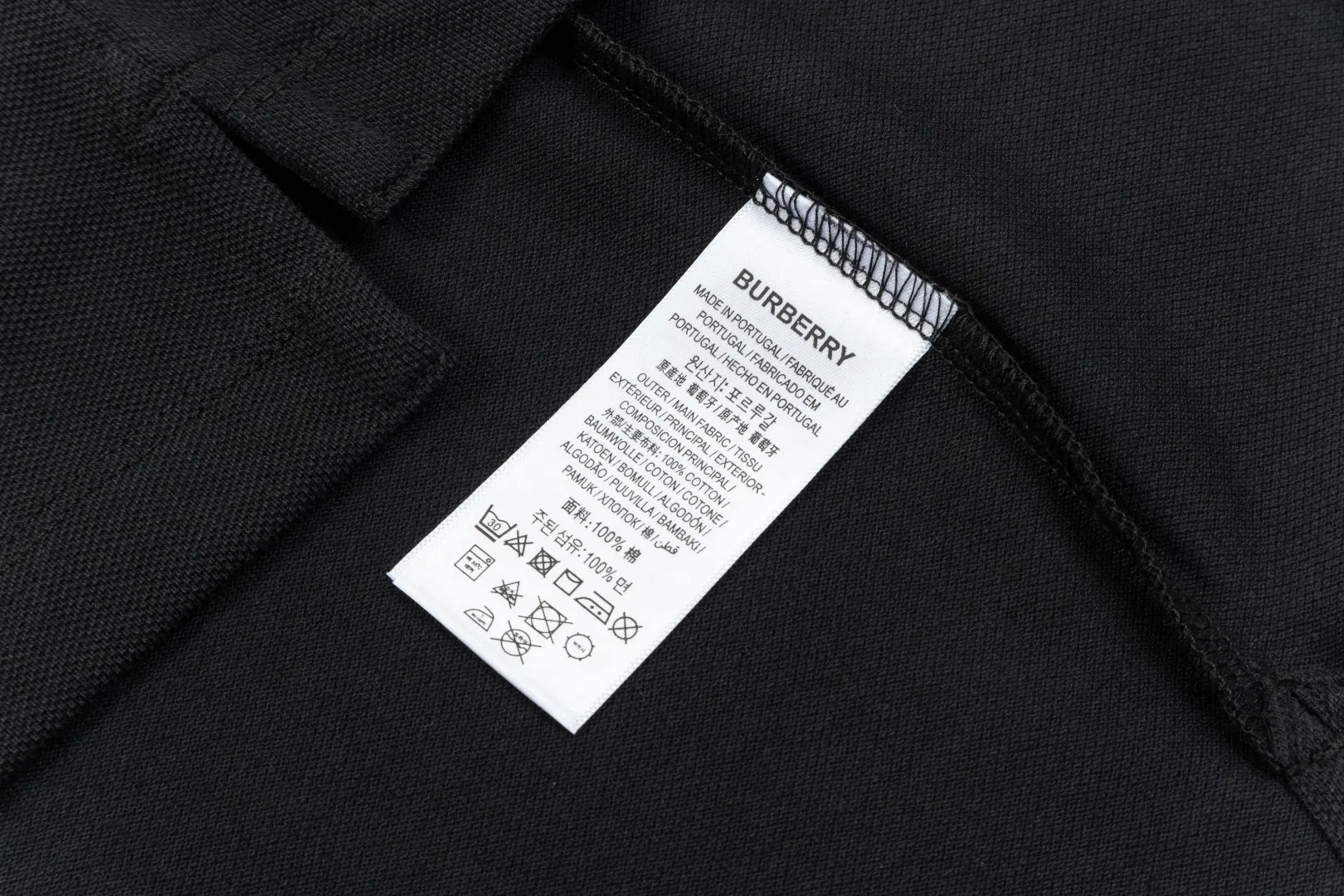 ：BURBERRY ： ：230 ：Black White Blue Size：M-XXL 1：1 LOGO Premium Polo ， ， 。 （EKD） ， 。 Burberry Classic Series， 。 – – （EKD） – 100% – ：100% ；100% – ： – ​